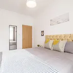 Luxury 4 Bedroom Apartment Southsea - Free Parking