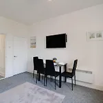 Dockyard Hideaway Nr Gunwharf Quays