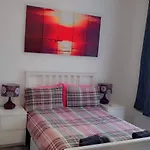 2 Bed 1St Floor Apartment-Own Entrance & Parking