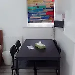 2 Bed 1St Floor Apartment-Own Entrance & Parking