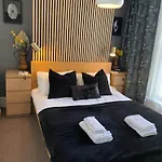 Ann Apartments Opposite The Pier With Sea View