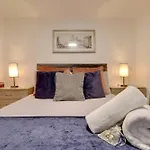 Southsea Getaway Apartment With Pool Table And Hot Tub