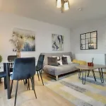 Southsea Getaway Apartment With Pool Table And Hot Tub
