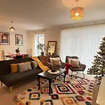 Issara Apartments 49 - Great Location & Private Parking