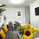 Open Mind Property - Cosy Flat With 2 Beds