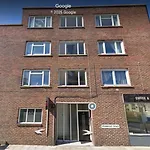 A Cozy Room In A Well Furnished Apartment Close To The Sea Front And Gun Wharf And Land Marks