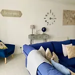 Stunning Spacious 3 Bedroom Seafront Apartment 2 Minute Walk To Beach, Shops, Restaurants
