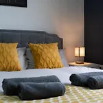 Open Mind Property - Hottub,7 Beds & Free Parking