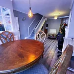 Spacious Retreat - Remote Worker & Family Friendly