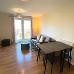 Cosy Two Bedrooms Flat Suitable For A Short Trip