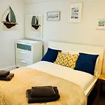 Modern One Bedroom Apartment Near The Seafront