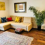 Modern One Bedroom Apartment Near The Seafront