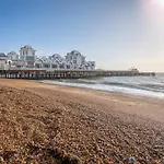 Luxury Granada Apartments - 1 & 2 Bed Flats W Free Parking Perfect For Contractors, Students Near The Beach
