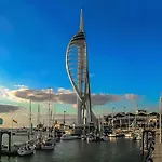 Flat D - Modern, Top Floor, 2 Bedroom, 2 Bathroom Apartment In Central Southsea, Portsmouth