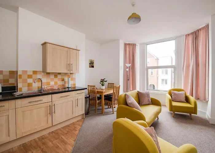 Bright 2 Bedroom In Southsea. 8 Min Walk To Seafront
