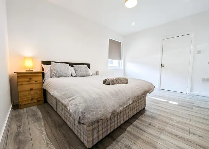 Cozy Central Apartments - With Private Kitchens & Bathrooms