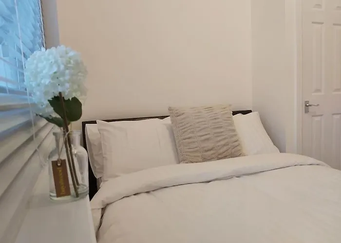 Flat 7 - Newly Renovated