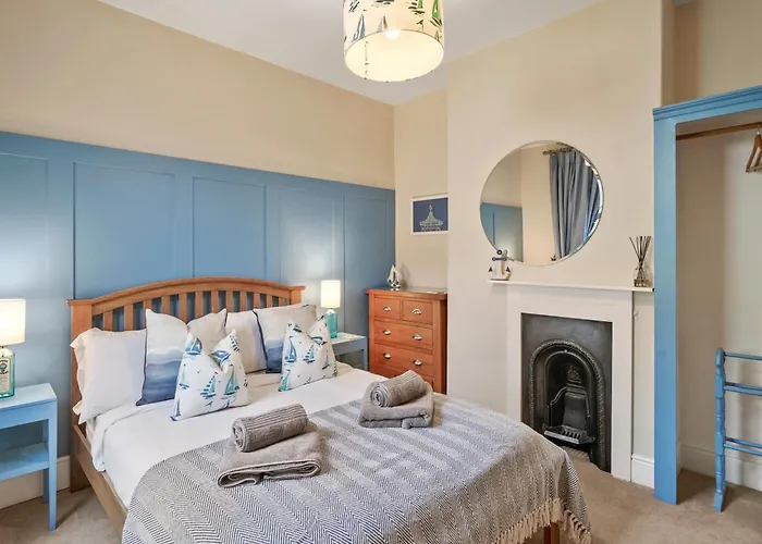 3-Br Stylish Spacious Townhouse, Perfect For Groups, Sleeps 6 With Free On-Street Parking Permit, Southsea - Work Contractors And Easter Special Offer - By Blue Puffin Stays