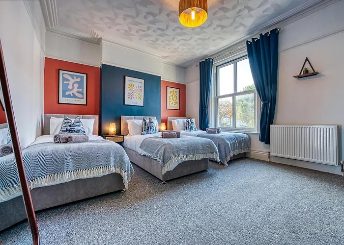 4-Br Manor, Stunning, Modern And Spacious- Pet Friendly! Sleeps 9, Portsmouth - By Blue Puffin Stays