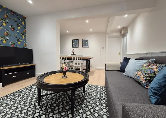 #26A Newly Refurbished Portsmouth Garden Apartment