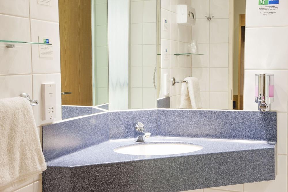 Express Gunwharf Quays By Ihg Hotel Portsmouth