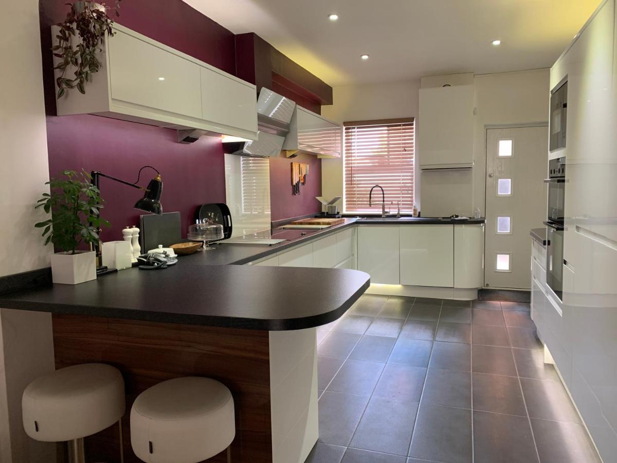 Milton Mews - Spacious And Modern 3 Bedroom In Apartment