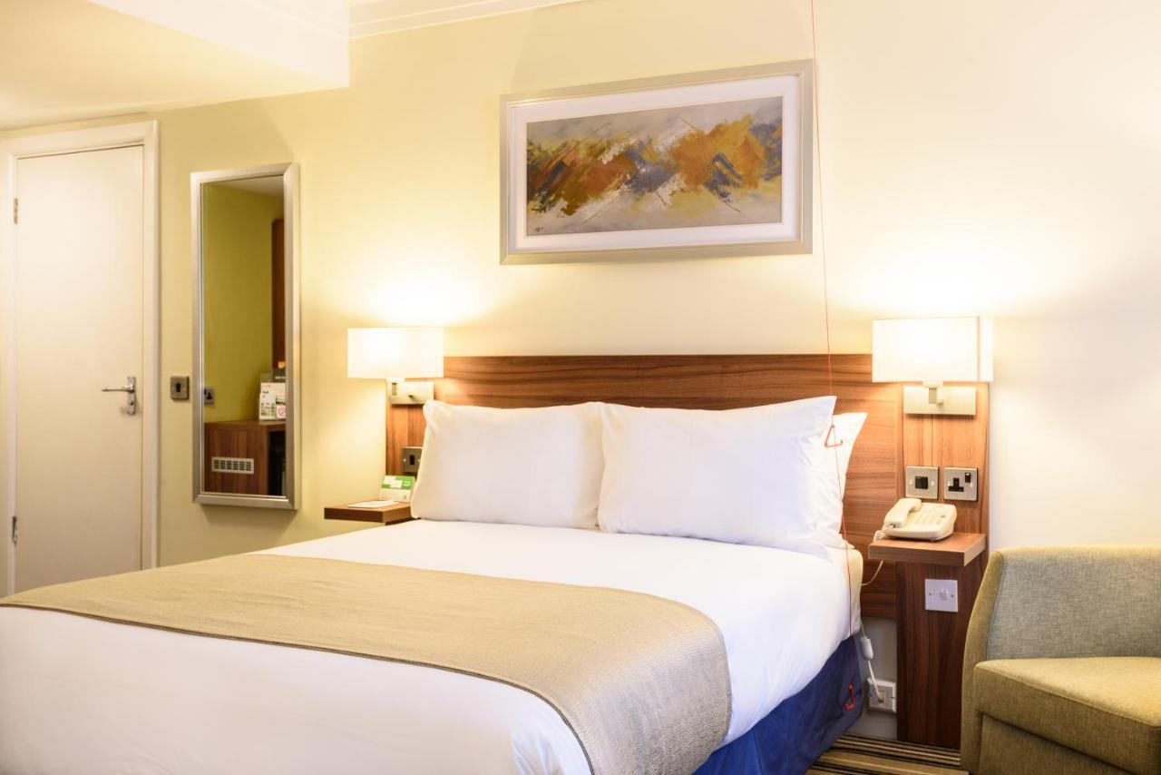 By Ihg