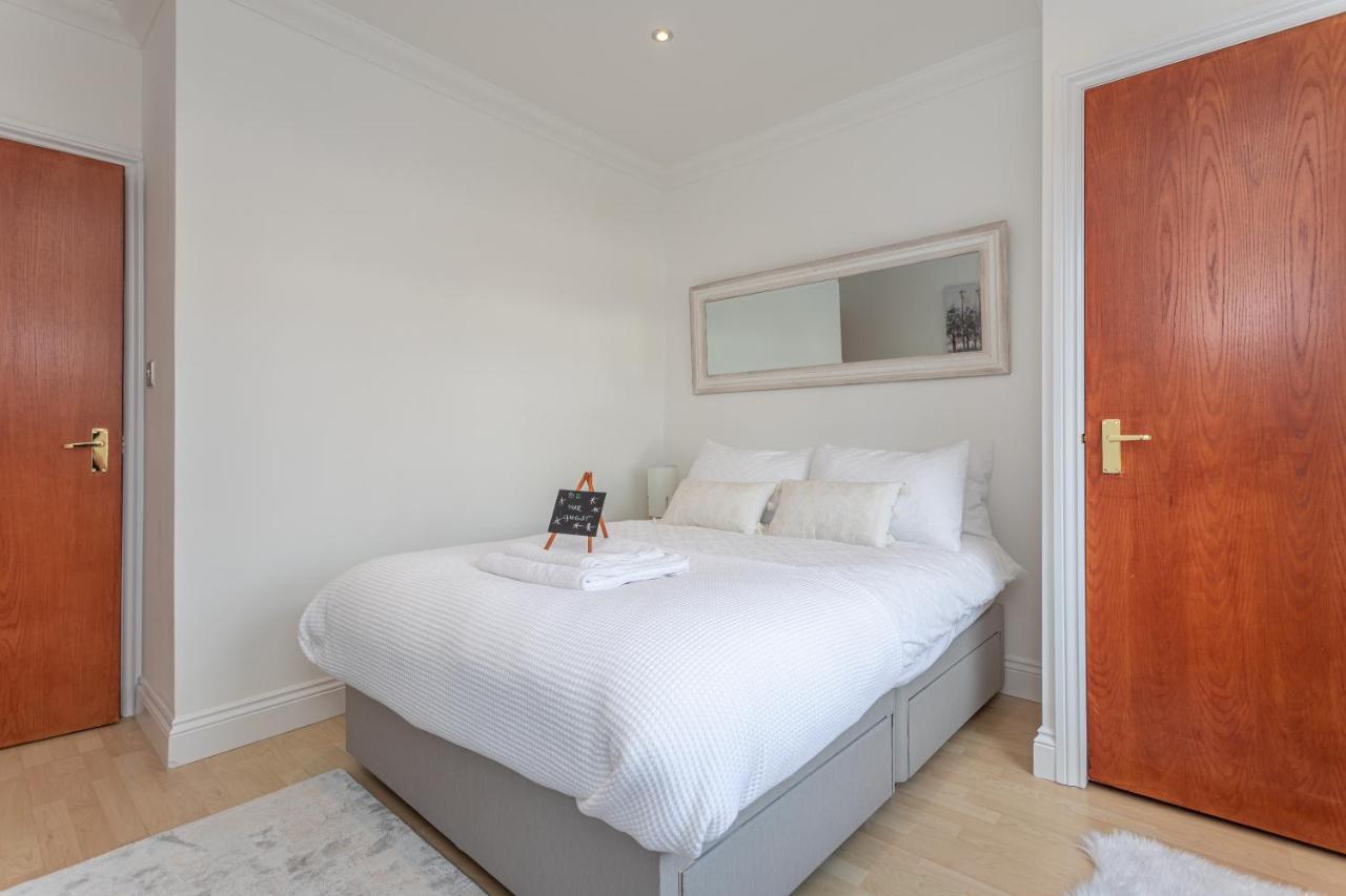 Granada Luxury Apartments: Beachside Flats With Parking