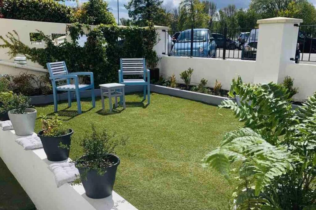 Stunning Spacious 3 Bedroom Seafront 2 Minute Walk To Beach, Shops, Restaurants Portsmouth