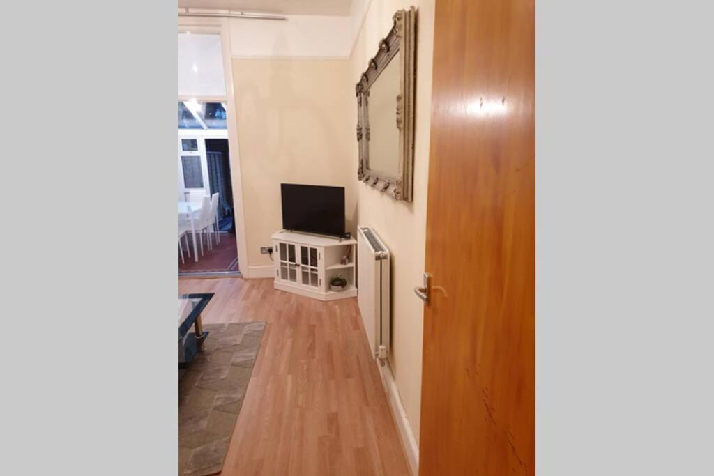 Beautiful Spacious Flat With Garden Portsmouth