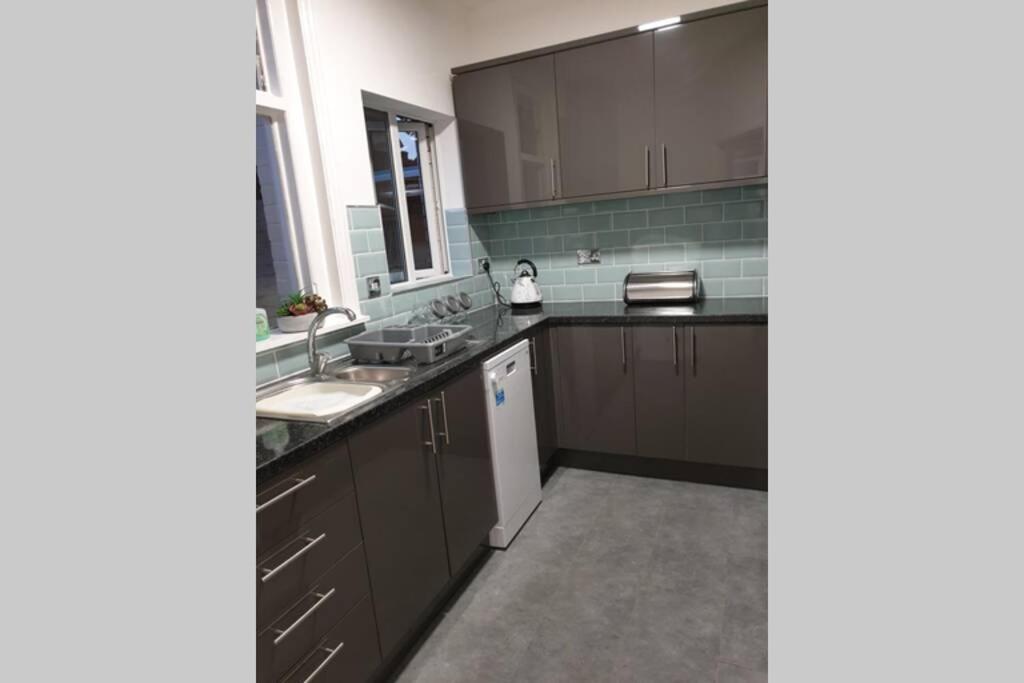 Beautiful Spacious Flat With Garden Apartment