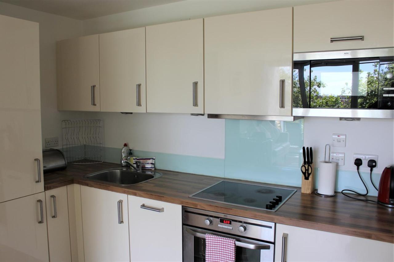 Work Rest And At Gunwharf Quays Apartment *