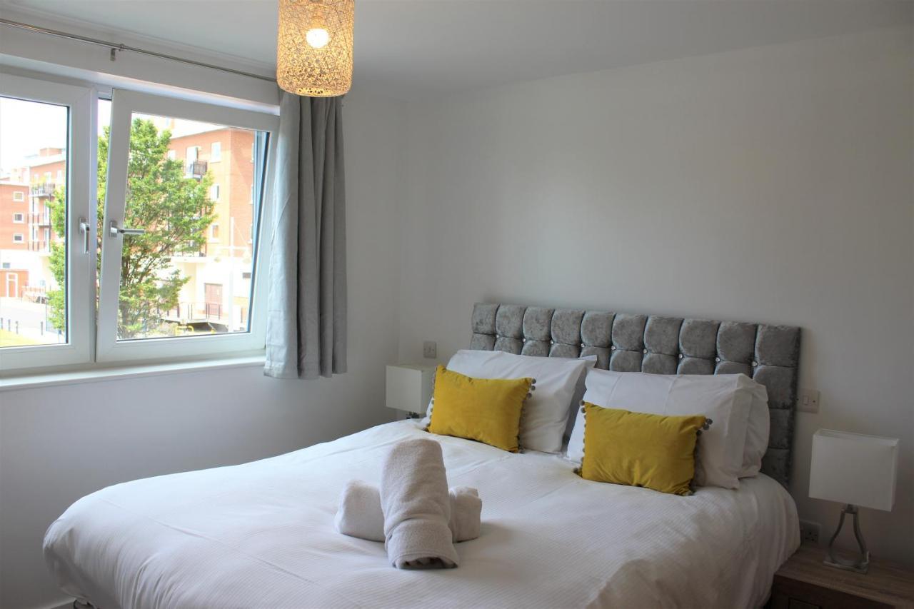 Apartment Work Rest And At Gunwharf Quays