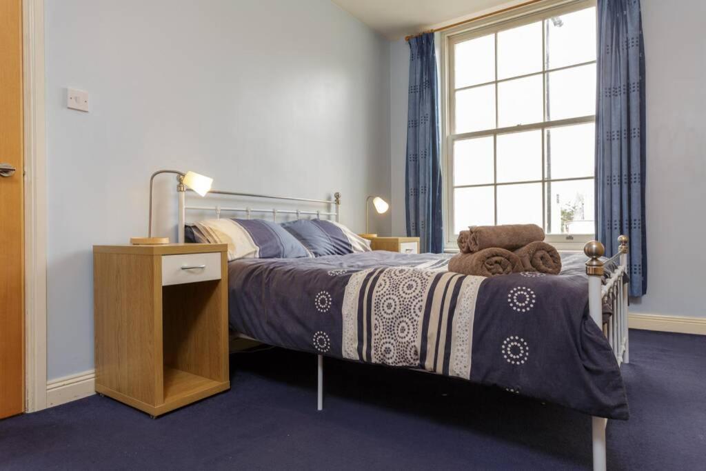 Apartment Spacious 3 Bedroom Beachfront With Amazing Sea Views! Portsmouth