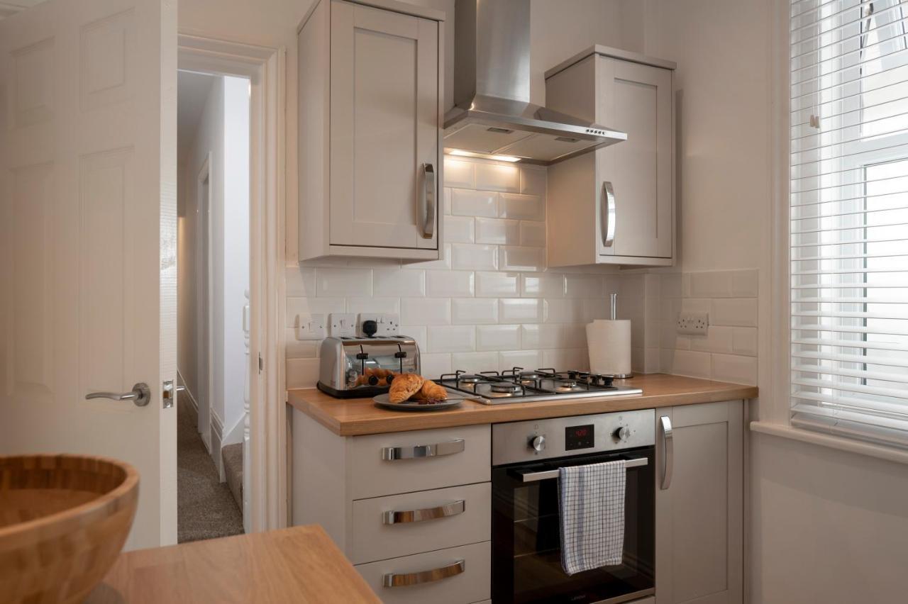 Oliverball Serviced - Lawson - Modern 3 Bedroom House In Portsmouth