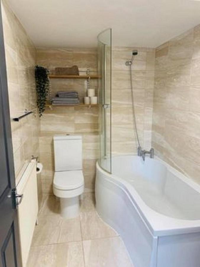 Ground Floor 2 Bedroom Close To Seafront Apartment *