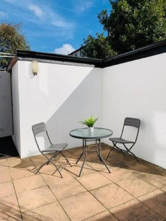 Apartment Ground Floor 2 Bedroom Close To Seafront *