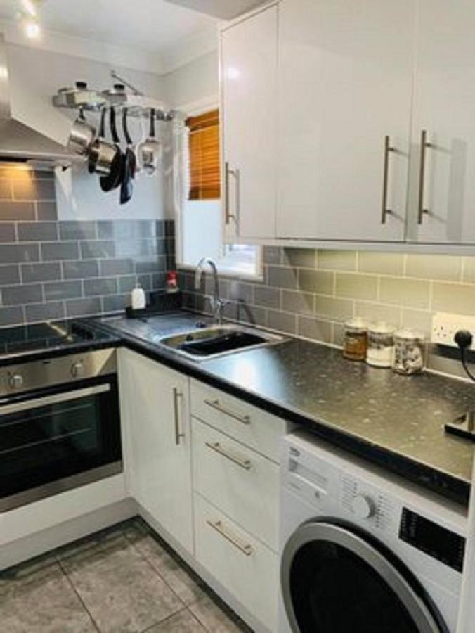 Apartment Ground Floor 2 Bedroom Close To Seafront