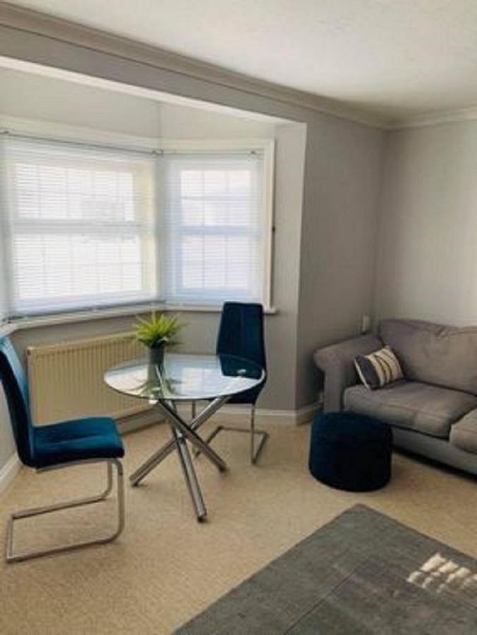 Ground Floor 2 Bedroom Close To Seafront Apartment *