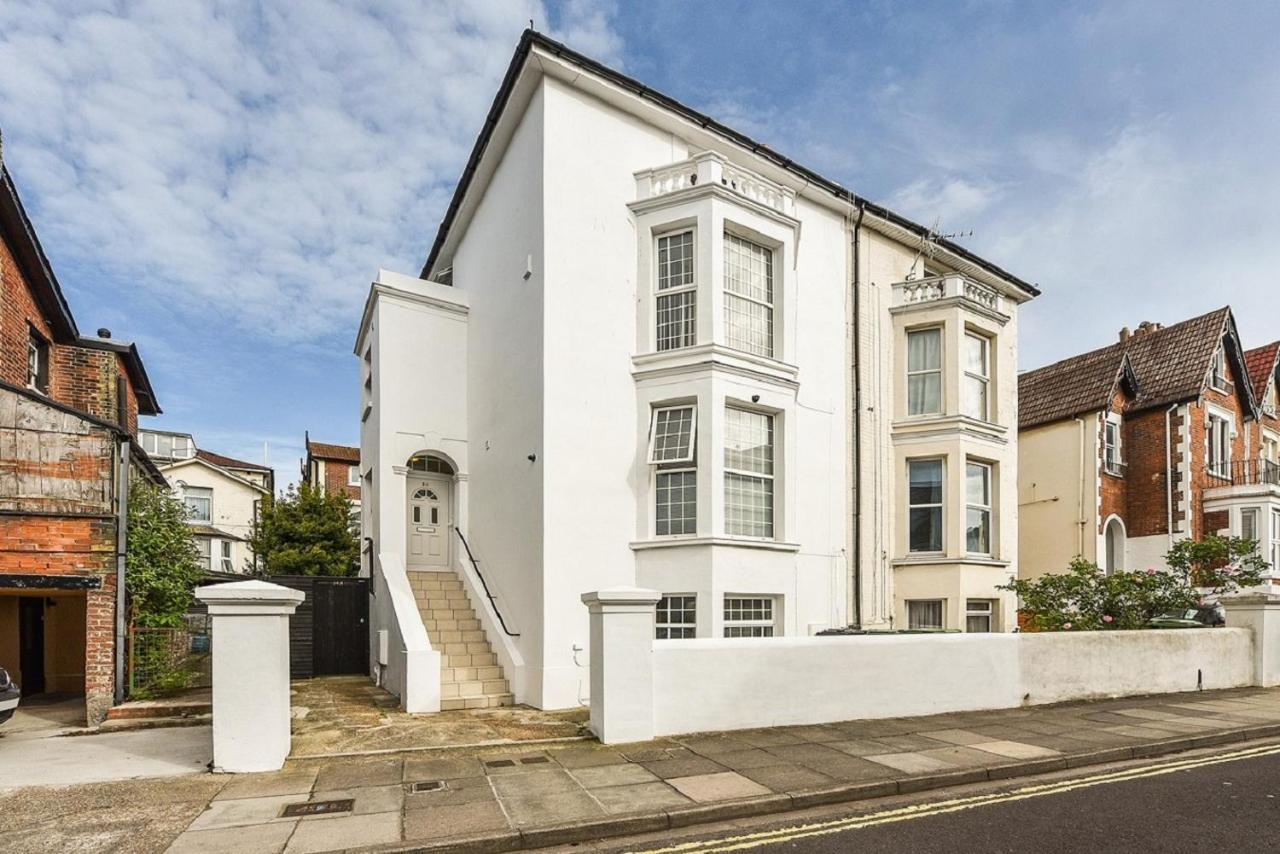 Ground Floor 2 Bedroom Close To Seafront *