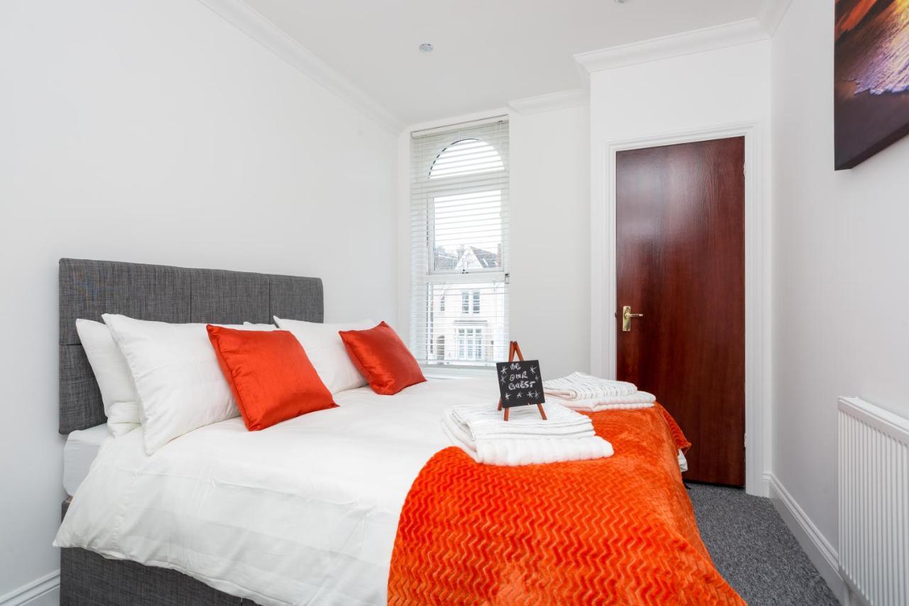 Granada Luxury Apartments: Beachside Flats With Parking
