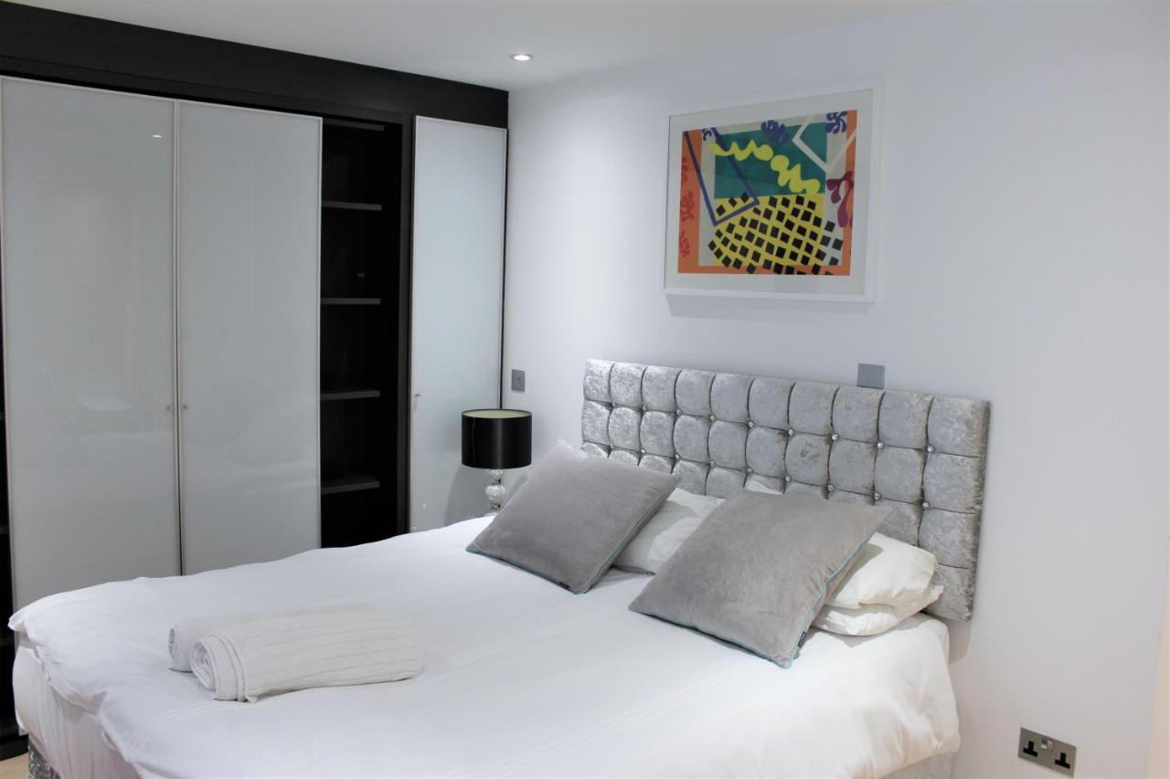 Work Rest And At Gunwharf Quays Apartment *