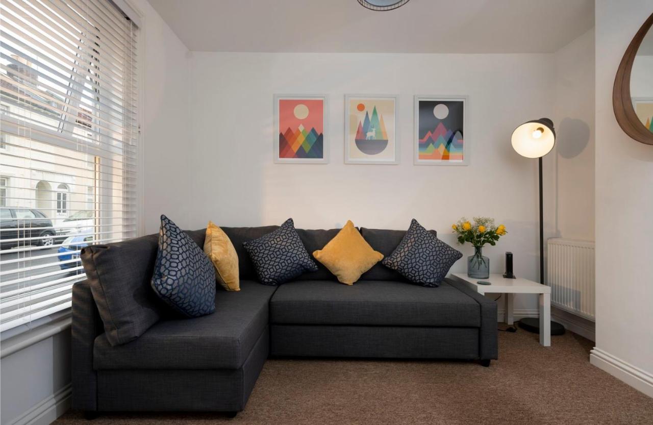 Oliverball Serviced - Lawson - Modern 3 Bedroom House In * Portsmouth