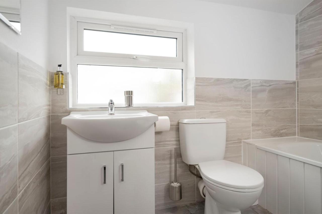 Oliverball Serviced - Lawson - Modern 3 Bedroom House In Portsmouth