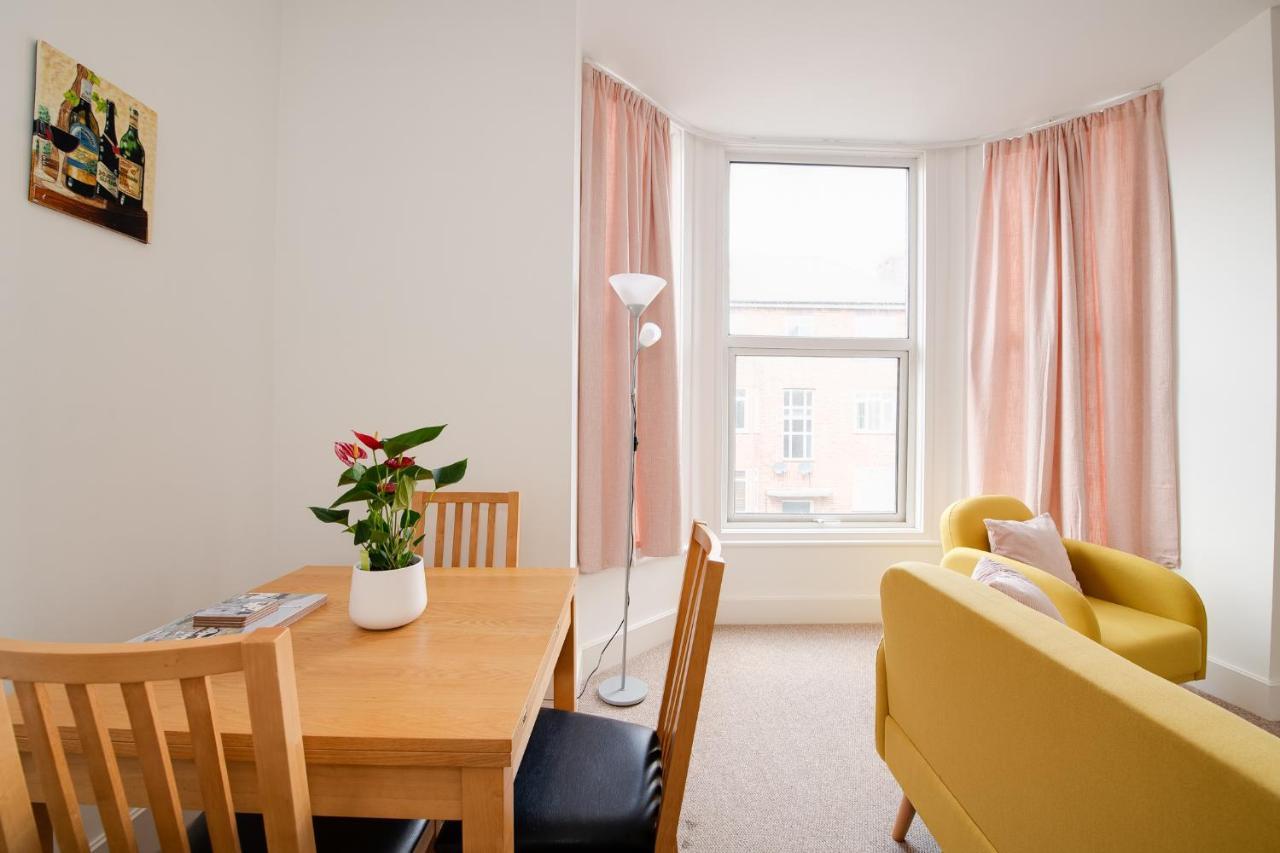 Bright 2 Bedroom In Southsea. 8 Min Walk To Seafront *