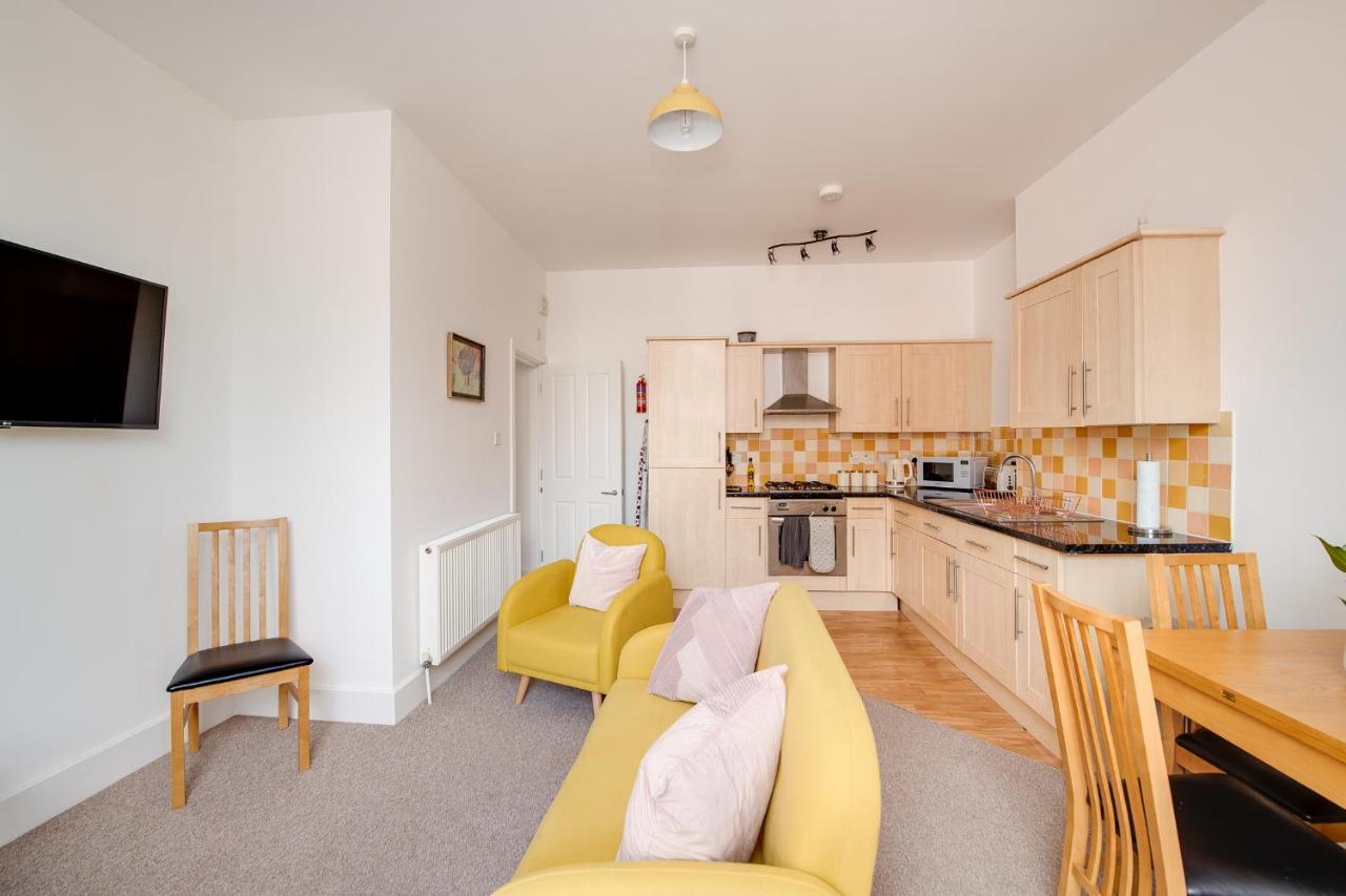 Bright 2 Bedroom In Southsea. 8 Min Walk To Seafront Apartment