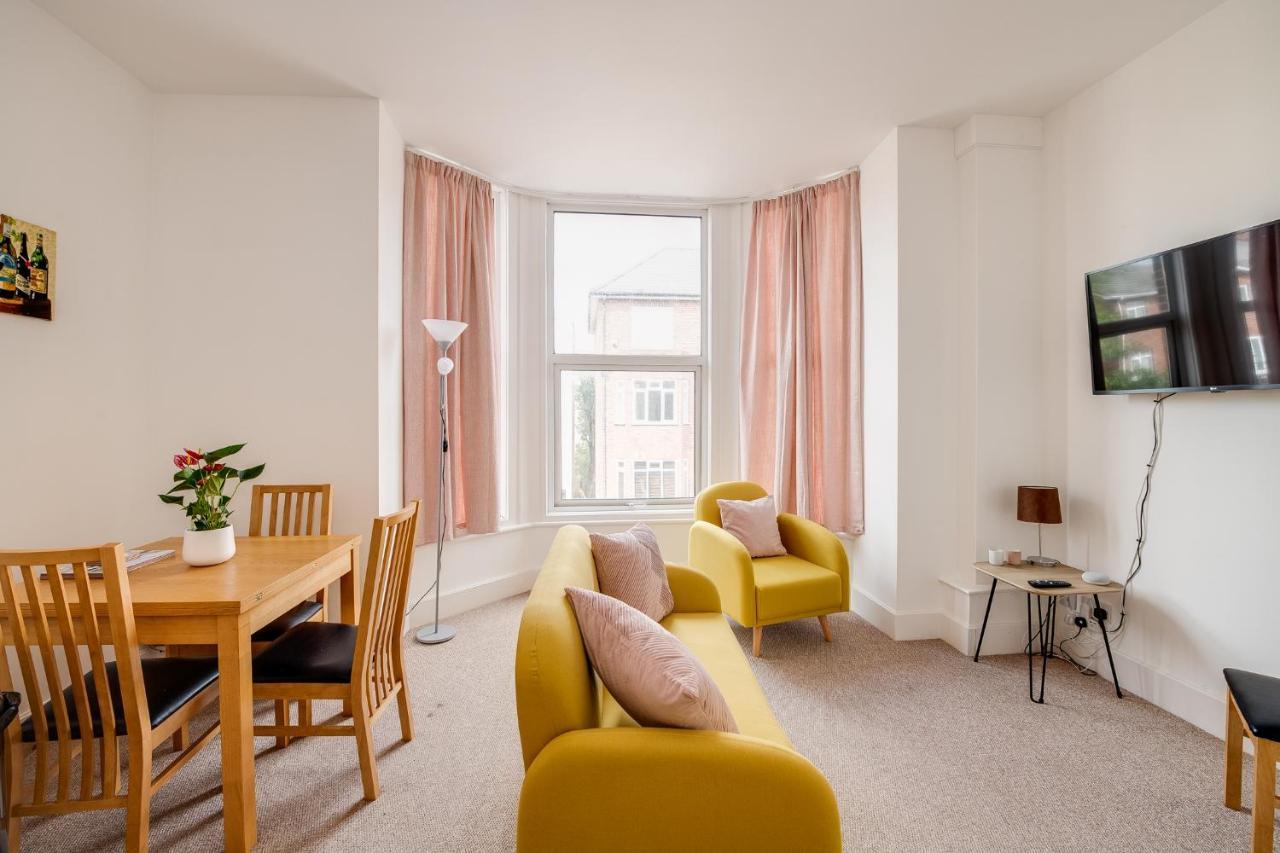 Apartment Bright 2 Bedroom In Southsea. 8 Min Walk To Seafront *
