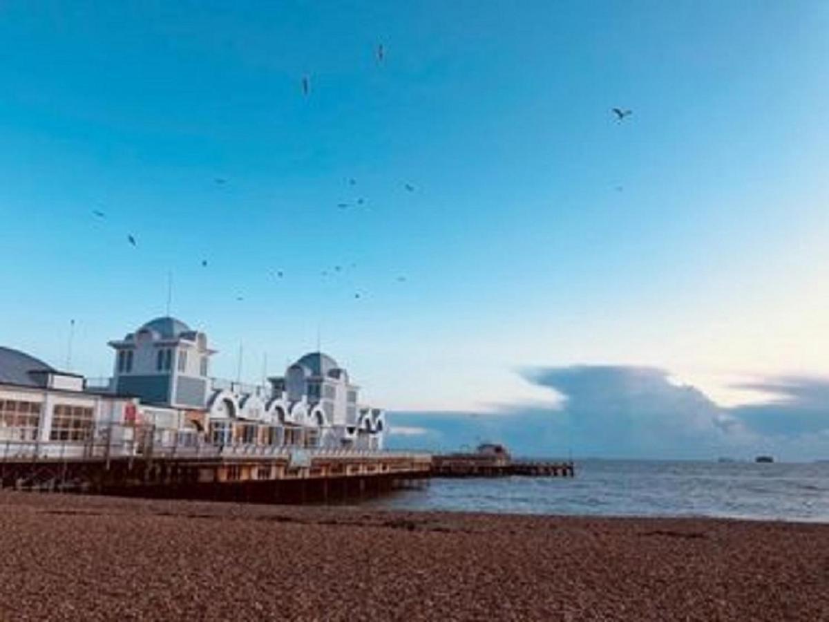 Ground Floor 2 Bedroom Close To Seafront Apartment *