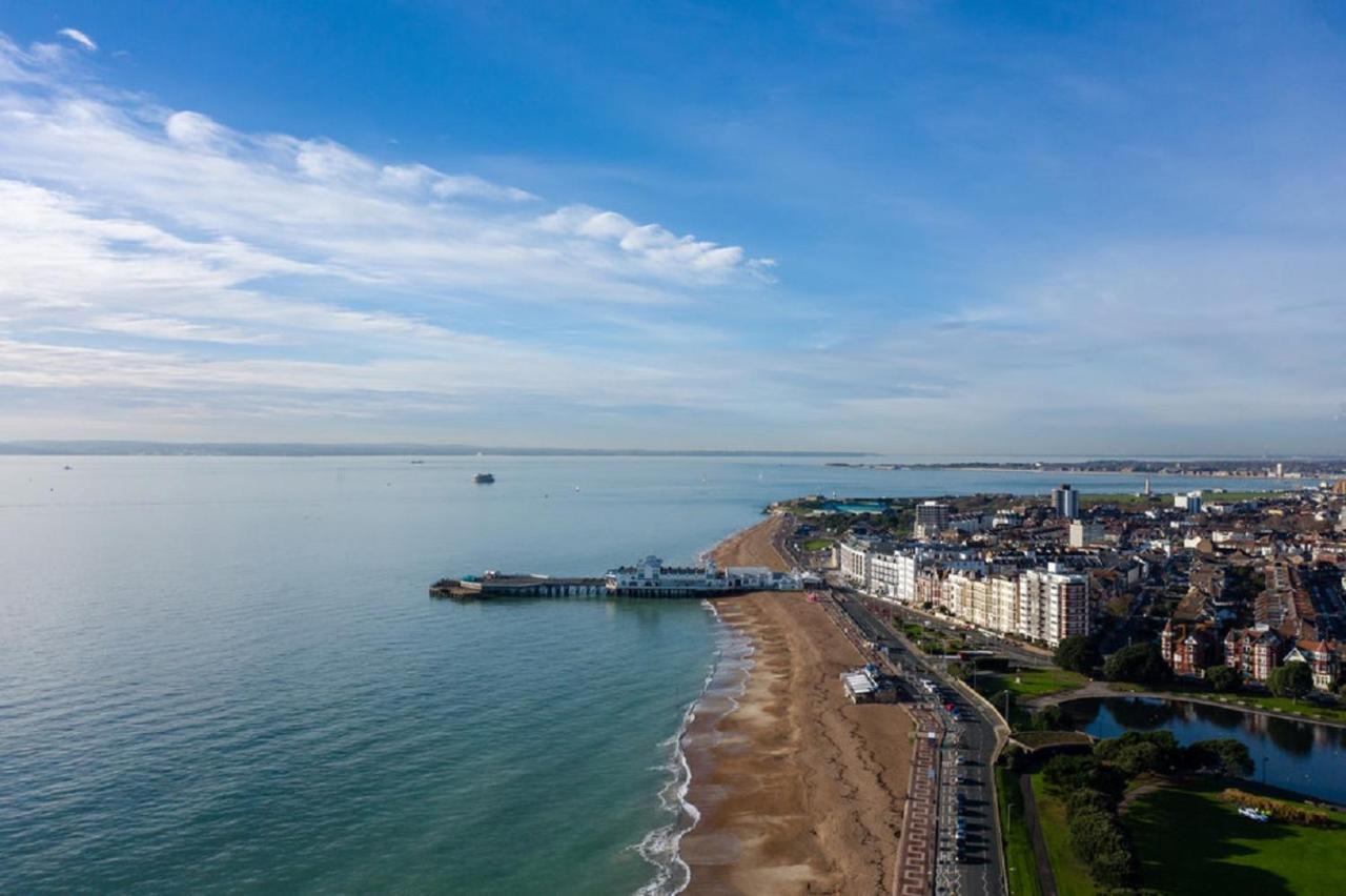 Apartment Ground Floor 2 Bedroom Close To Seafront