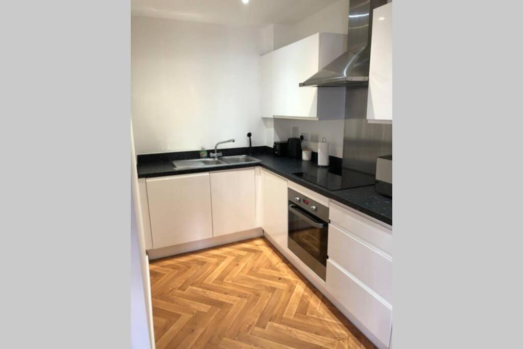 Coastal Comfort: Dual-bed Near Gunwharf Quays Apartment Portsmouth